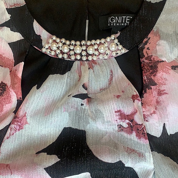 Floral Flowy Dress with Pearl Details - Picture 3 of 4